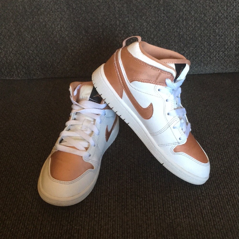 Jordan 1 girls AJ mid size 2Y white and rose gold